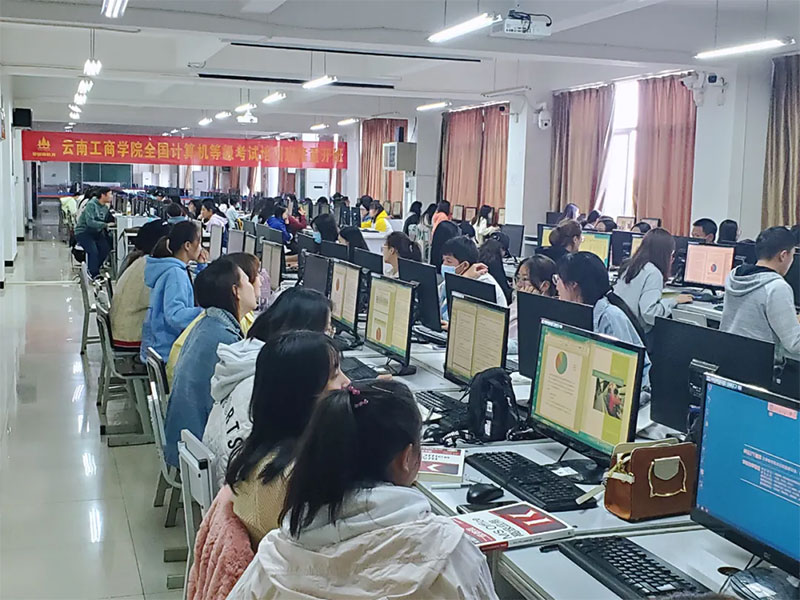我院在云南工商學院開展全國計算機等級(二級)考試考前培訓!