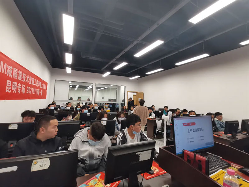 ����ɭУ�@��Ƹ��g