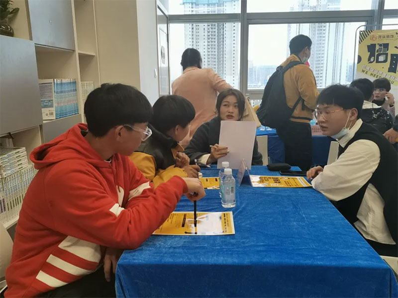 ����ɭУ�@��Ƹ��