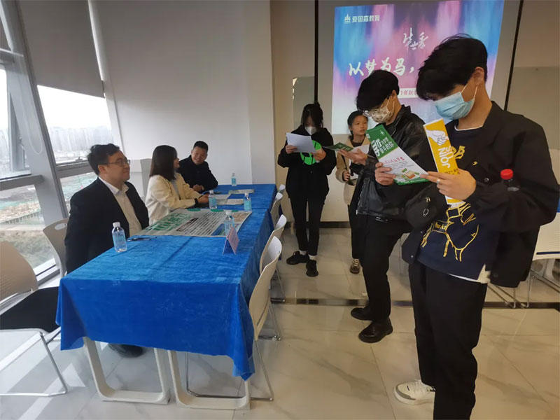 ����ɭУ�@��Ƹ��