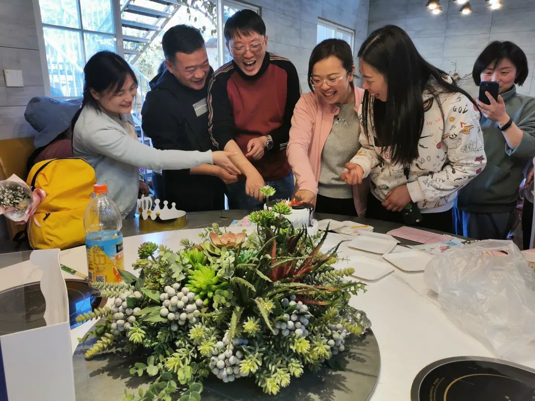 Ů��ح����ɭ�����_չ����F�����