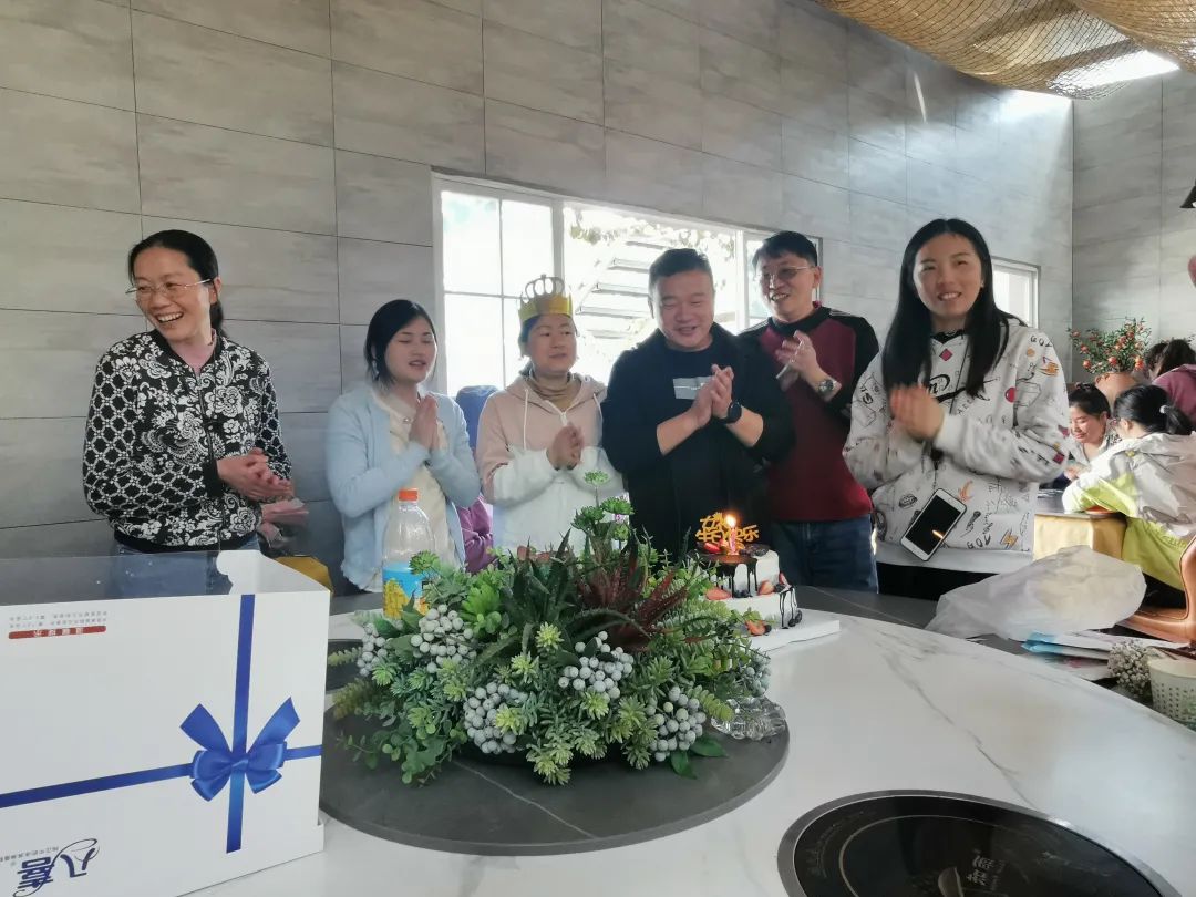 Ů��ح����ɭ�����_չ����F�����