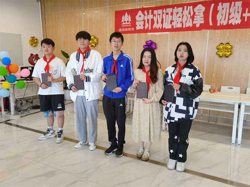 ��һ�������ɭ�^�c����ͬ�ă�ͯ����