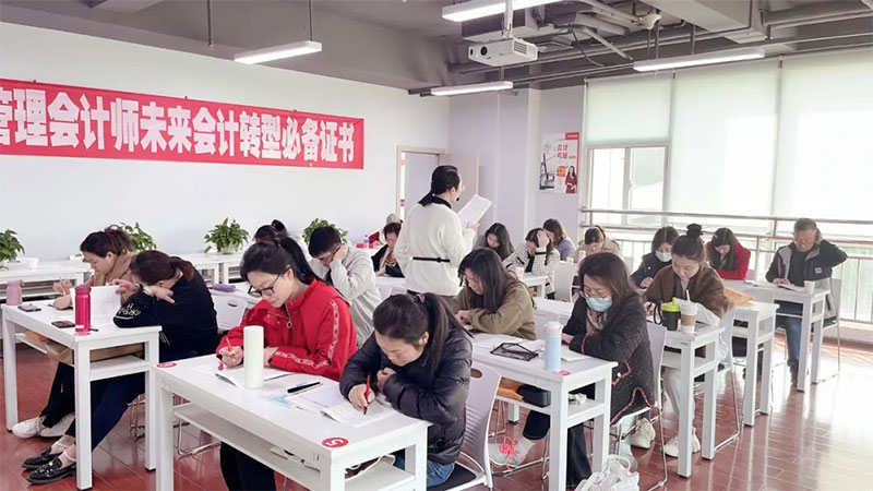 ����ɭ����