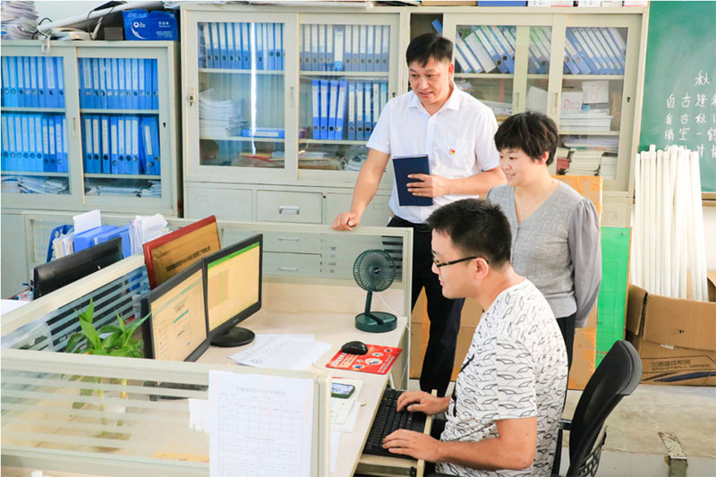 ����ɭ�������M�������_չ���ľ�ٛ���