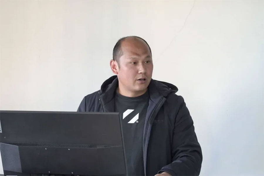 ����ɭ������У�L(zh��ng)���F��ᘌ�(du��)Ŀ��(bi��o)�΄�(w��)�M(j��n)�Џ�(f��)�P